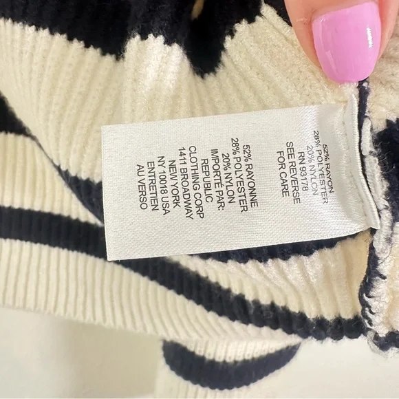 Elie Tahari Women’s Striped Knit Pullover Sweater Collared V-Neck Black White L - Picture 4 of 5